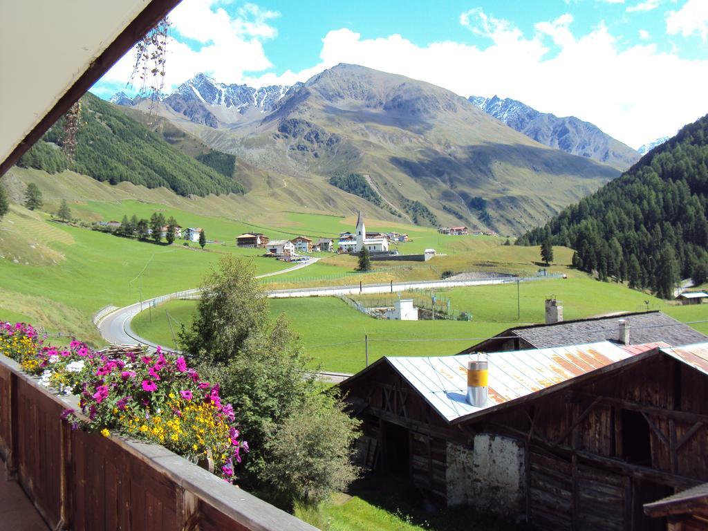 Haus Fliri Hotel Curon Venosta Exterior foto